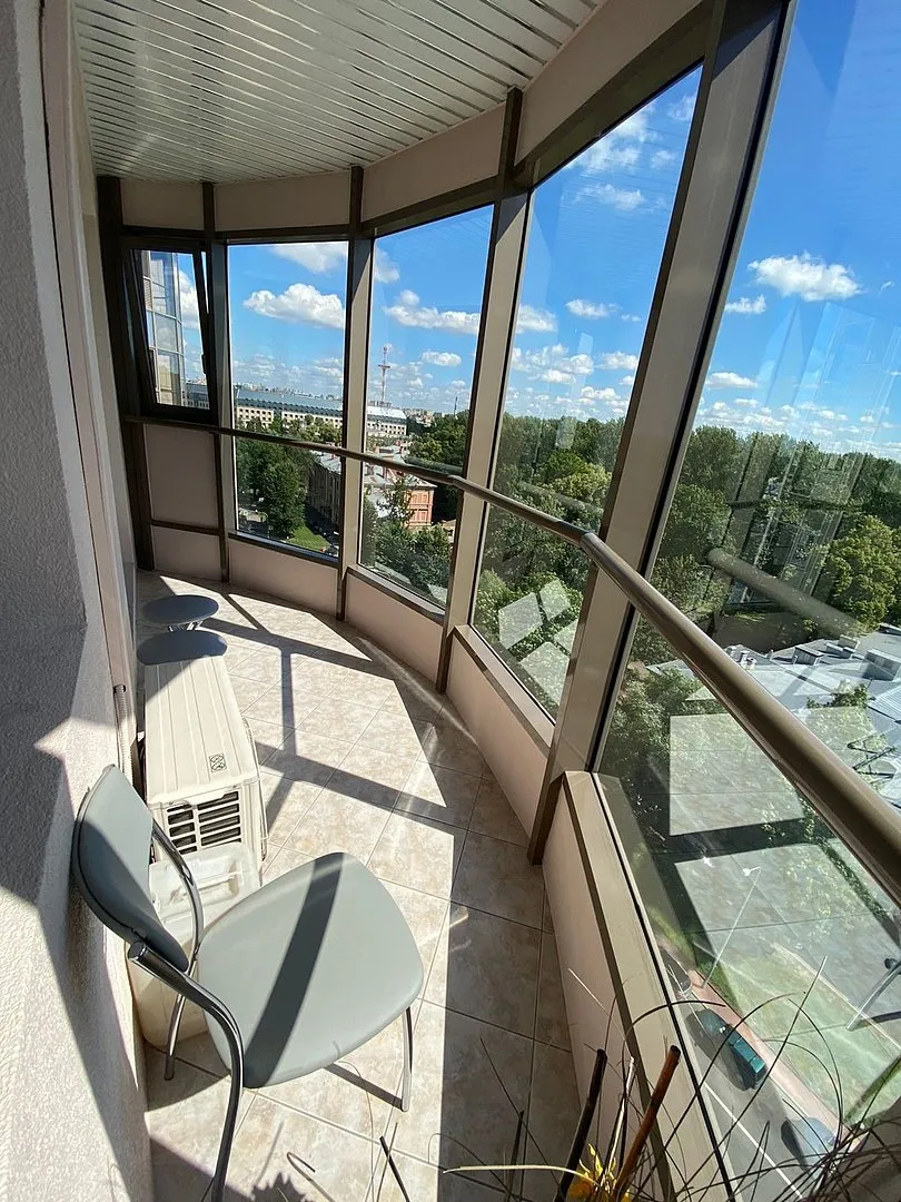 Квартира с видом на Смольный собор — xl.webp