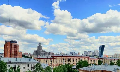 Квартира с большой кроватью и рабочим столом в 3 минутах пешком от метро — sm.webp