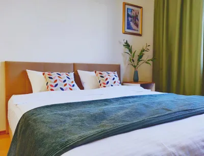 Квартира с большой кроватью и рабочим столом в 3 минутах пешком от метро — sm.webp