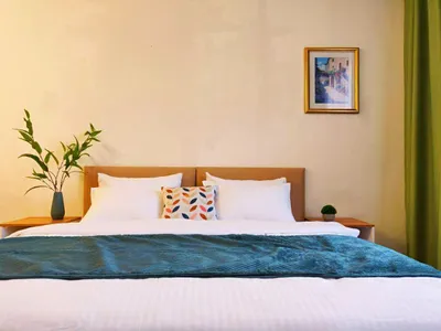 Квартира с большой кроватью и рабочим столом в 3 минутах пешком от метро — xl.webp