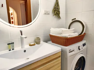 2 минуты пешком до метро, 2 изолированные спальни, рабочий стол — sm.webp