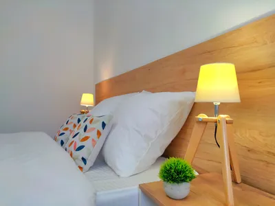 2 минуты пешком до метро, 2 изолированные спальни, рабочий стол — sm.webp