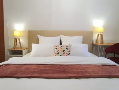 2 минуты пешком до метро, 2 изолированные спальни, рабочий стол — xl.webp