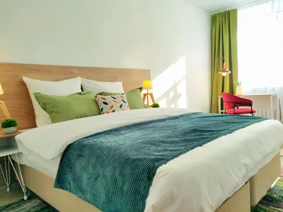 2 минуты пешком до метро, 2 изолированные спальни, рабочий стол — sm.webp