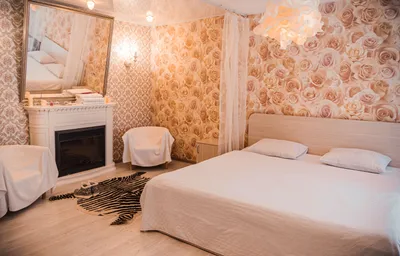 Люкс с джакузи, камином и огромной кроватью — sm.webp