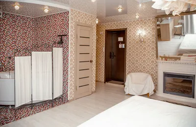 Люкс с джакузи, камином и огромной кроватью — sm.webp