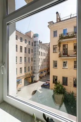 Большая трехкомнатная квартира в центре Петербурга — sm.webp