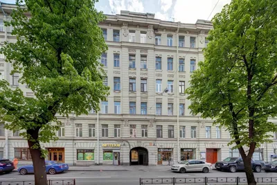 Солнечная квартира с видом на питерские крыши — sm.webp