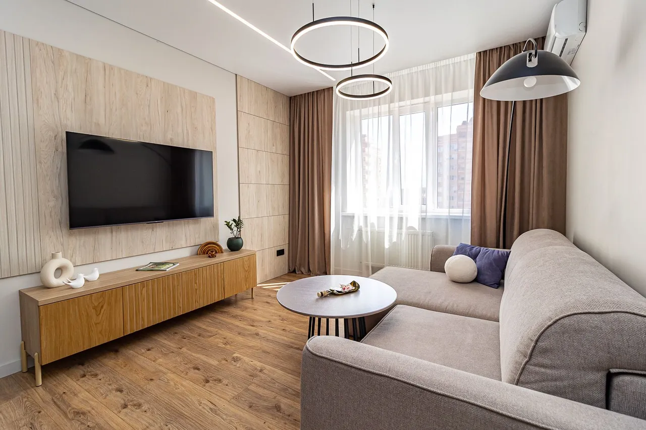 Светлая уютная квартира рядом с парком Галицкого и стадионом ФК Краснодар — xl.webp