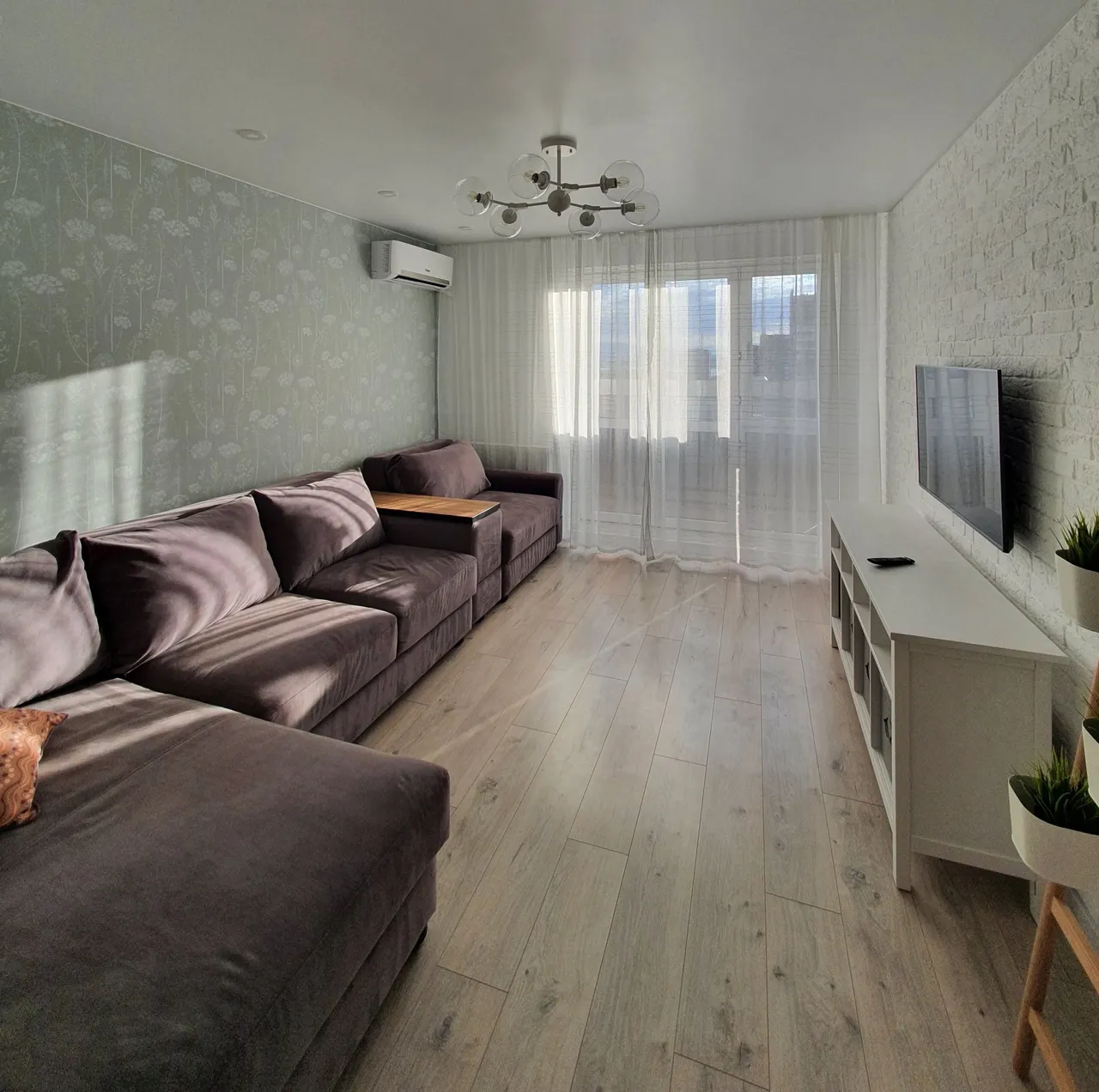 Квартира-студия на 10 этаже многоквартирного дома — xl.webp