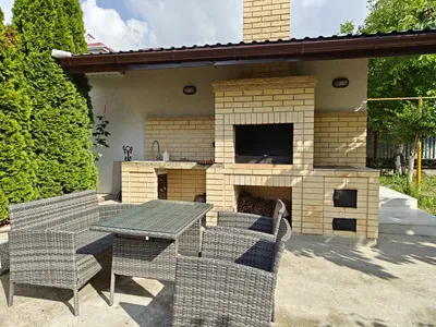 Апартаменты с кухней и террасой с видом на сад. — sm.webp