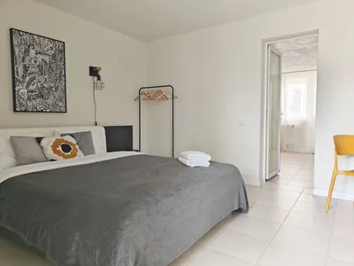 Апартаменты с кухней и террасой с видом на сад. — xl.webp