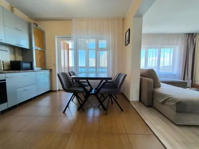 У пляжа на 5 спальных мест в современном комплексе — sm.webp