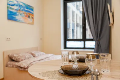 Светлая студия с большими окнами — sm.webp