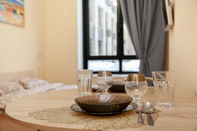 Светлая студия с большими окнами — sm.webp