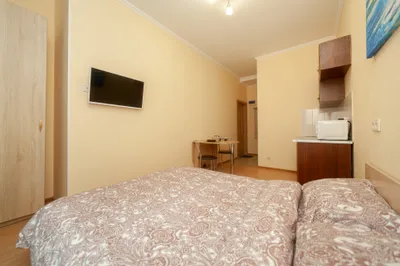 Светлая студия с большими окнами — sm.webp