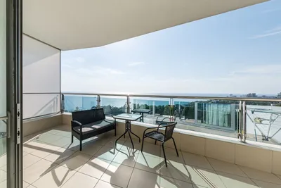 Апартаменты с бассейном и панорамным видом на море — sm.webp