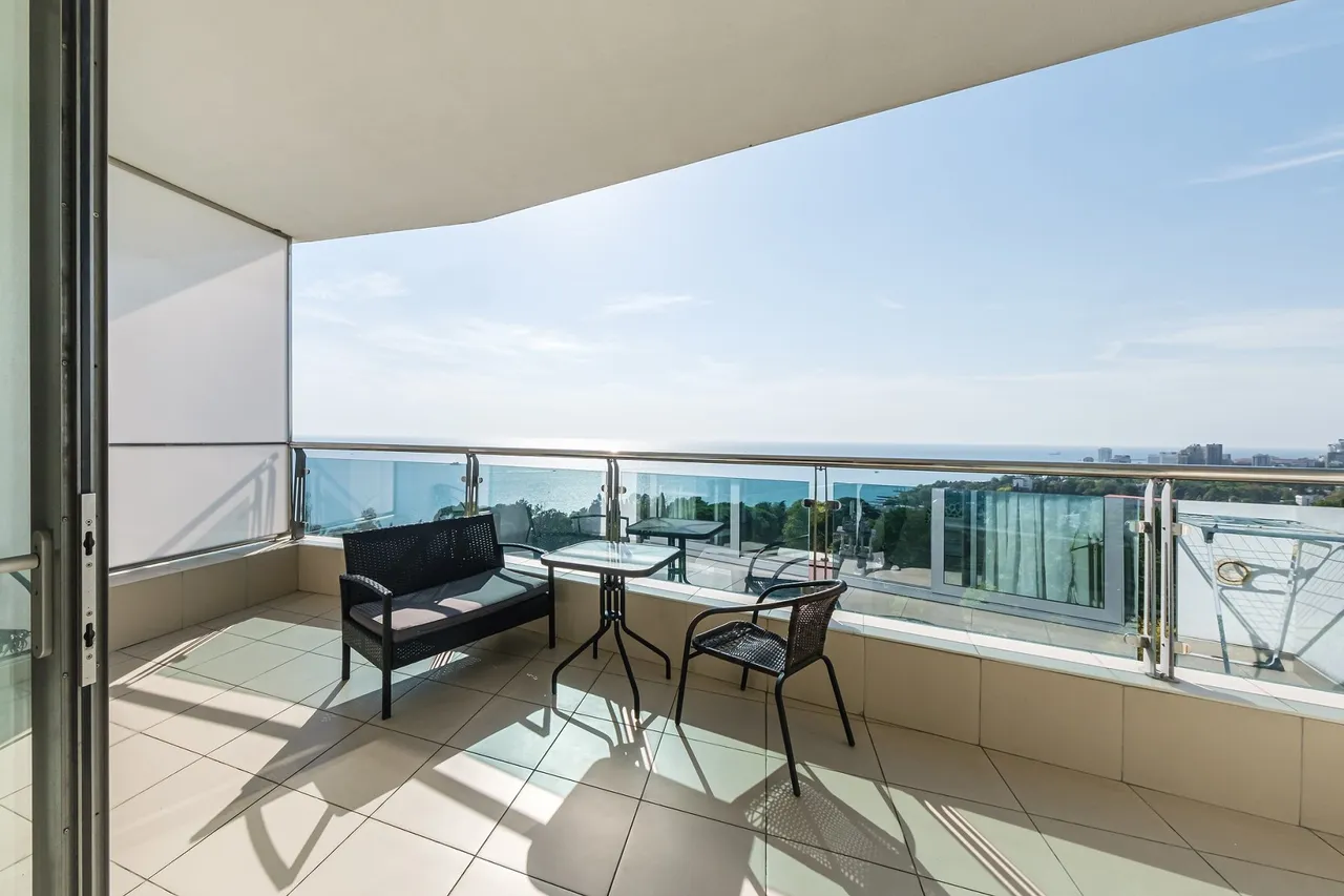 Апартаменты с бассейном и панорамным видом на море — xl.webp