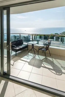 Апартаменты с бассейном и панорамным видом на море — sm.webp