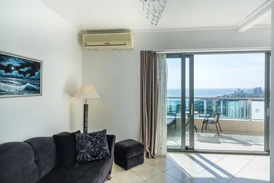 Апартаменты с бассейном и панорамным видом на море — sm.webp