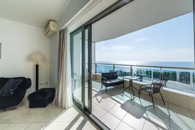 Апартаменты с бассейном и панорамным видом на море — sm.webp