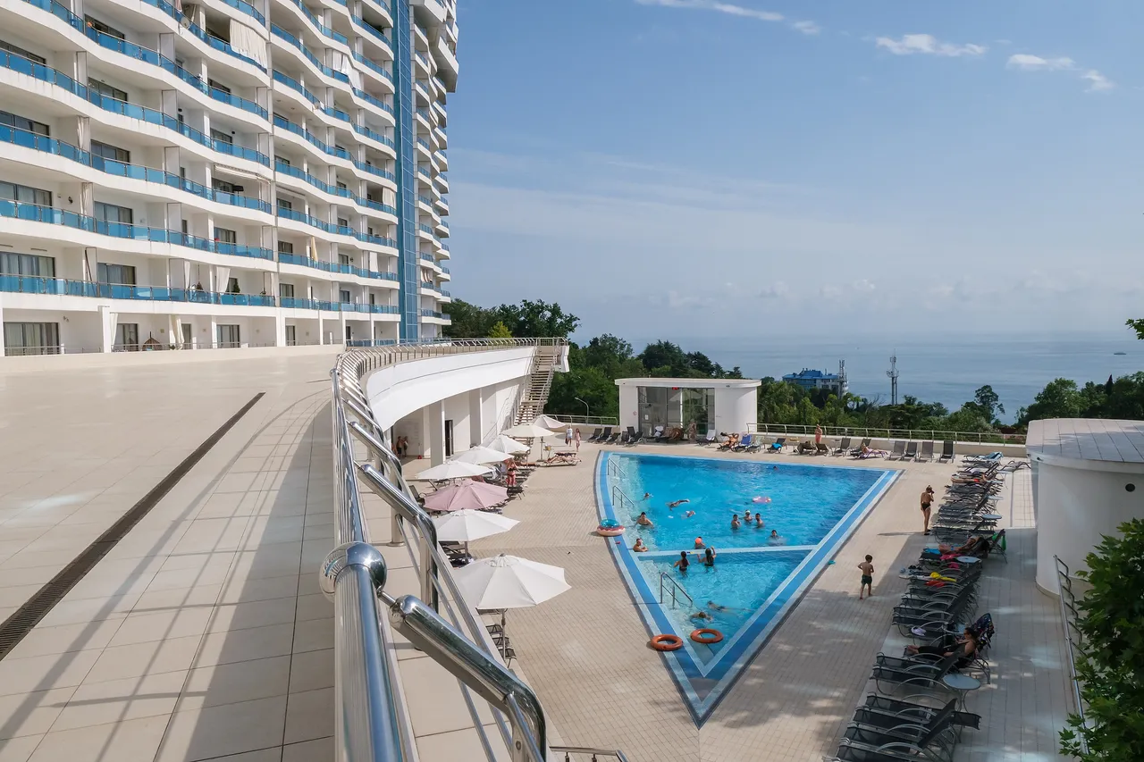 2ккв у моря с бассейном,фитнес,010(ЖК Идеал Хаус) — xl.webp