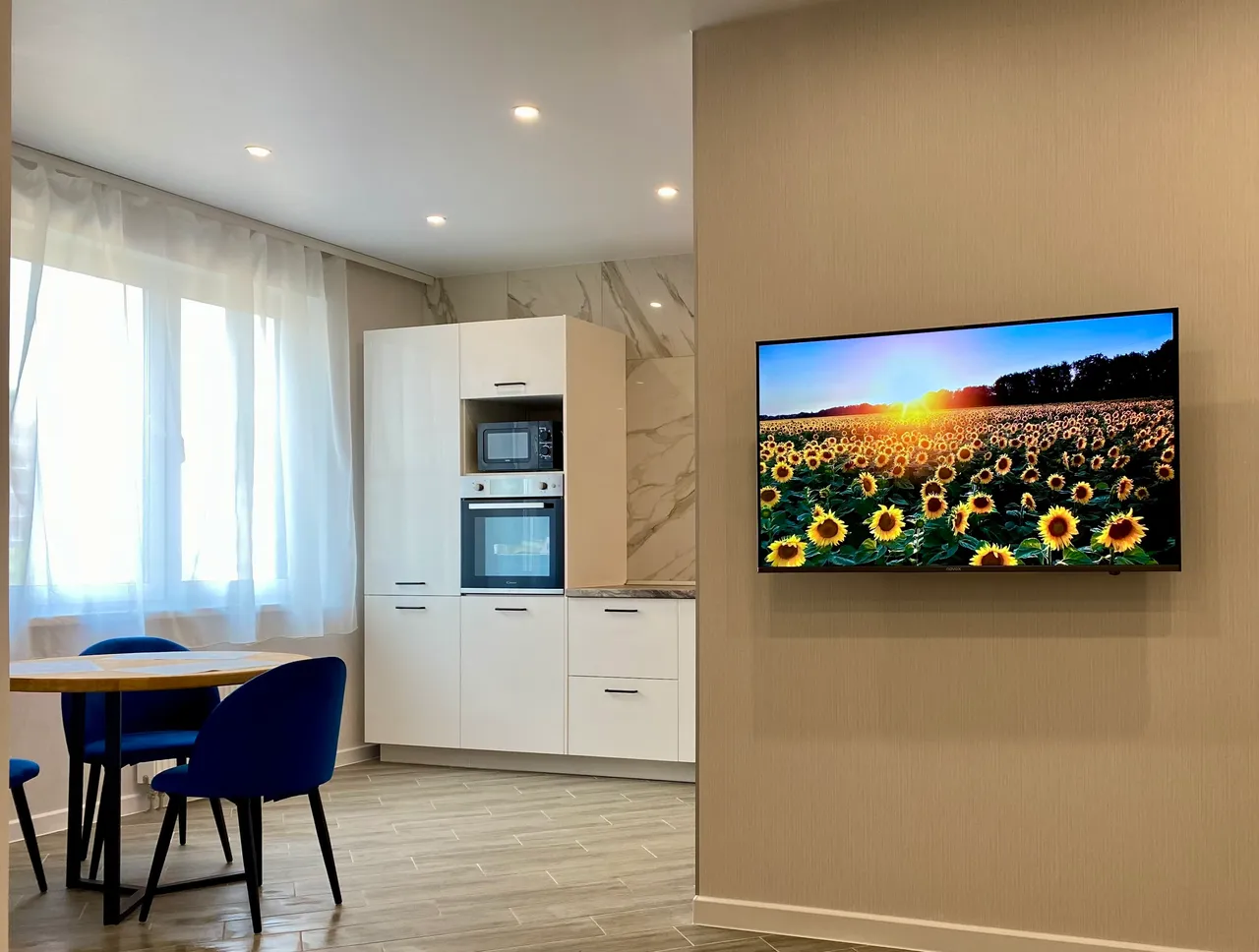 Лайнер на ул.Максима Горького — xl.webp