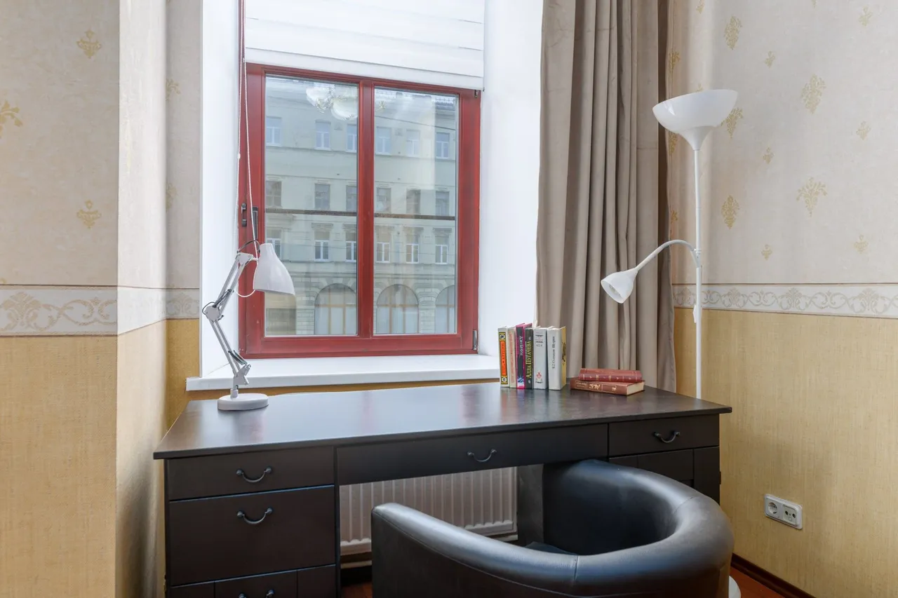 Видовые Люкc-апaртамeнты с камином и 2-мя cпaльнями на набepeжной Канала Грибоедова — xl.webp