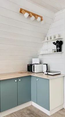 Дом шалаш с купелью, возле озера — xl.webp