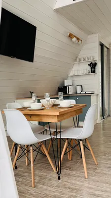 Дом шалаш с купелью, возле озера — xl.webp