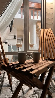 Дом шалаш с купелью, возле озера — sm.webp