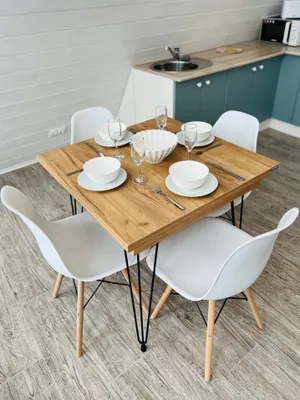 Дом шалаш с купелью, возле озера — sm.webp