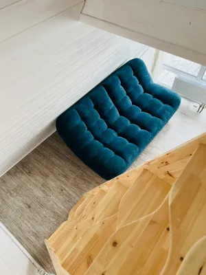 Дом шалаш с купелью, возле озера — sm.webp