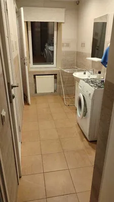 Теплая уютная комната в современной евроотделке — xl.webp