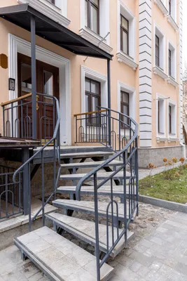 Дизайнерская студия FEEL AT HOME на три окна у Невского проспекта — sm.webp