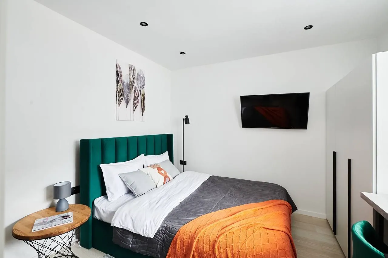 Уютная студия Emerald Honey  — xl.webp