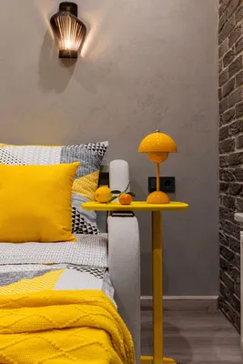 Дизайнерская студия с окном в санузле YELLOW SUN у Невского проспекта — xl.webp