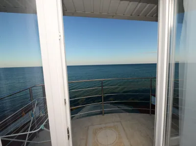 Люкс с кухней с видом на море — sm.webp