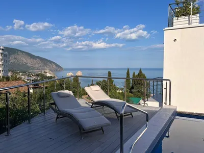 Вилла с видом на море — sm.webp