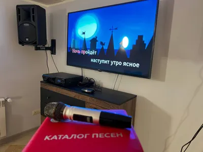 Деревянный коттедж у леса — sm.webp