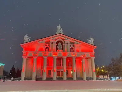Двухкомнатная квартира с видом на набережную в центре — sm.webp
