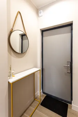YOUR MIRROR APART на Навагиской улице  — sm.webp