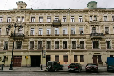 Петербургская квартира с окнами в просторный двор — sm.webp