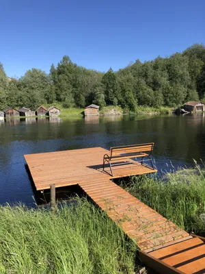 Дом на берегу реки  — sm.webp