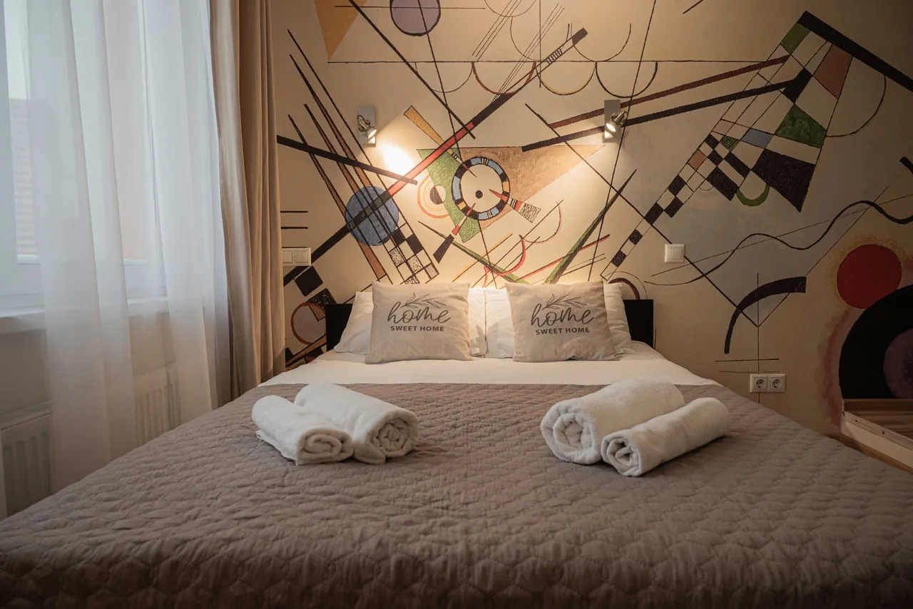 KANDINSKY STUDIO — xl.webp