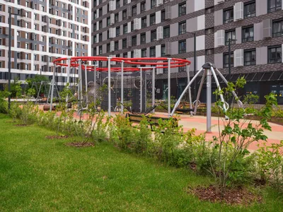 ДВА ГОРОДА - у метро Спартак — sm.webp