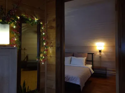 Коттедж №2. Сауна, камин. Вид во внутренний двор. — xl.webp