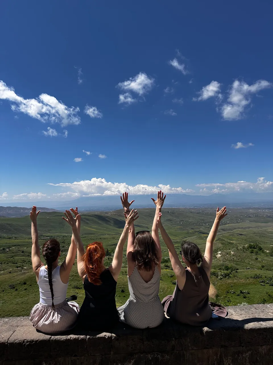 Локация: арка Чаренца — фото объекта из подборки Армения