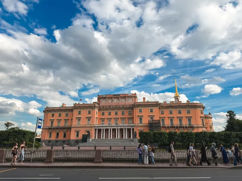 Интересное место Михайловский замок — панорама и вид
